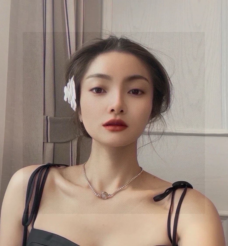 Ch**el necklaces